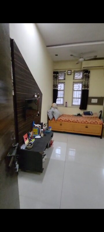 Bedroom in 1 BHK Apartment at Worli – for Rent