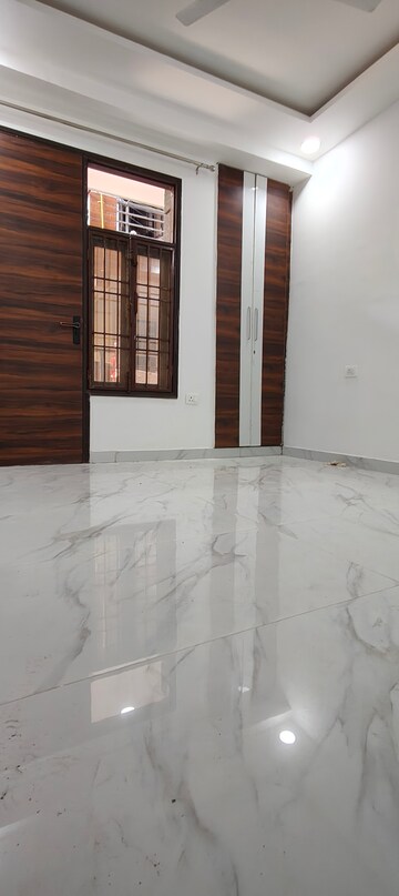 Room in 1 BHK Builder Floor at Chattarpur – for Rent
