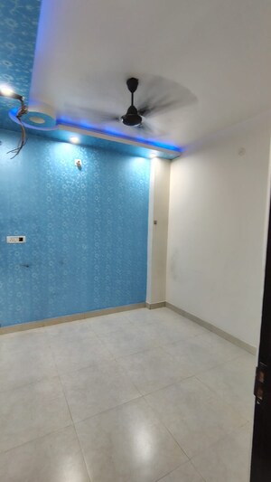 Room in 3 BHK Builder Floor at Dwarka Mor – for Rent