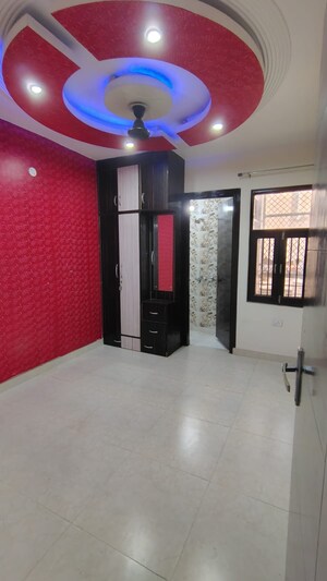 Room in 3 BHK Builder Floor at Dwarka Mor – for Rent