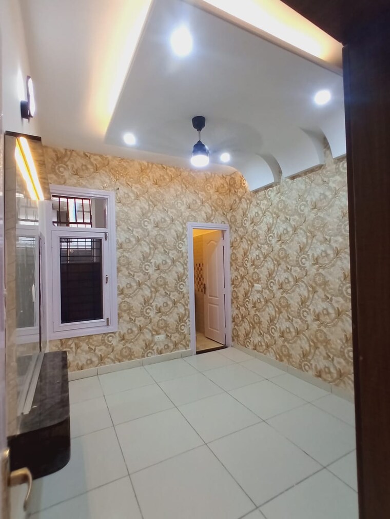 Living Room, pir machalla 3 Bedroom 115 Sq.Yd. Apartment In Pir Machalla Zirakpur 9293667