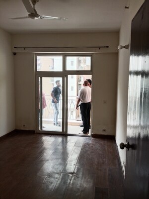 Room in 2 BHK Apartment at Radicon Vedantam, Sector 16c Greater Noida – for Rent