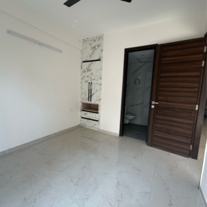 Room in 3.5 BHK Apartment at Smart World Gems, Sector 89 – for Rent
