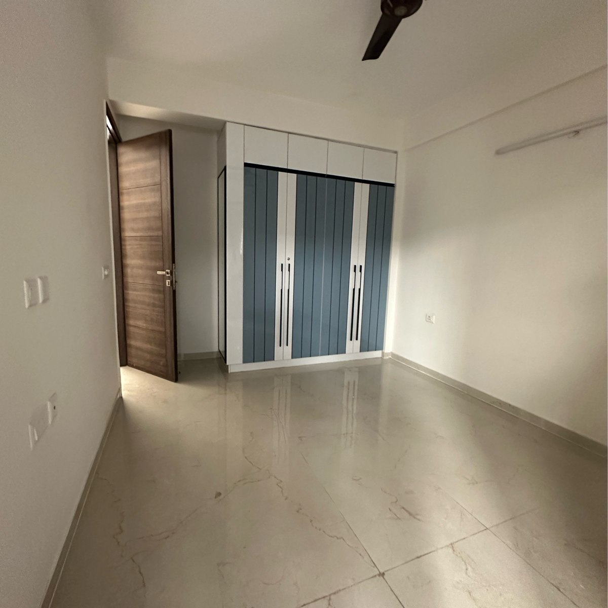 3.5 BHK + Extra Room Apartment For Rent in Smart World Gems