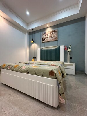 Bedroom in 3 BHK Builder Floor at BPTP Amstoria, Sector 102 – for Sale