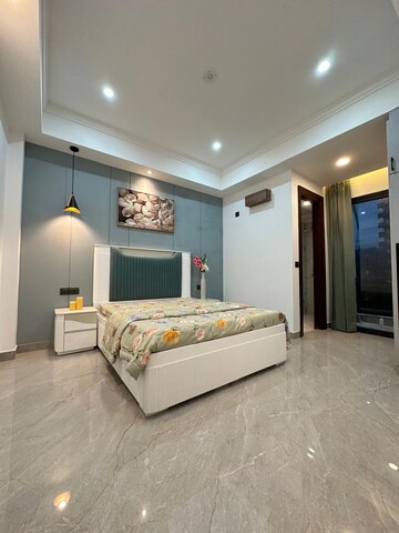 Bedroom in 3 BHK Builder Floor at BPTP Amstoria, Sector 102 – for Sale