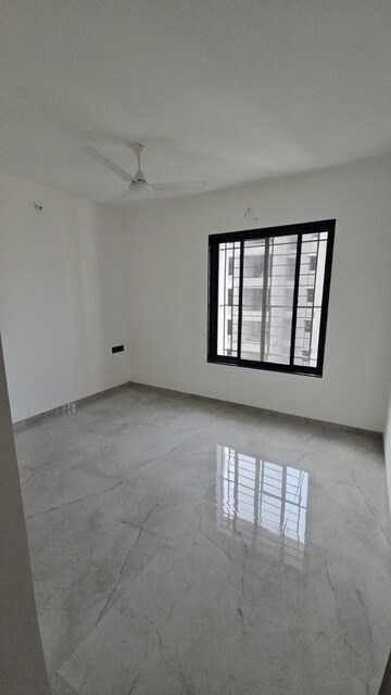 Room in 3 BHK Apartment at Unique Youtopia, Kharadi – for Rent