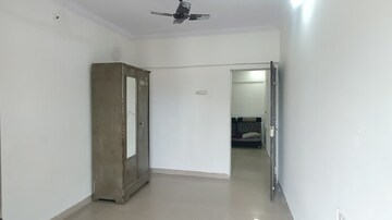 Room in 3 BHK Apartment at Rashmi Pride C, Mira Road East – for Rent