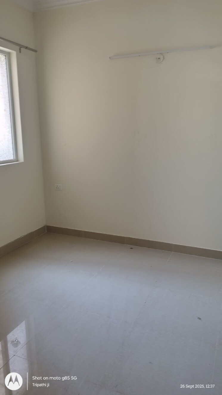 Room, amrapali-crystal-homes 3 Bedroom 1375 Sq.Ft. Apartment In Sector 76 Noida 9293902