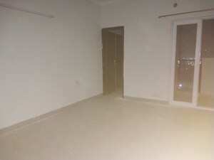 Room in 2 BHK Apartment at Paras Tierea, Sector 137 – for Rent