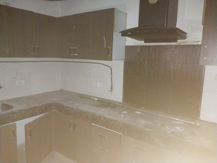 Kitchen, paras-tierea 2 Bedroom 825 Sq.Ft. Apartment In Sector 137 Noida 9294045