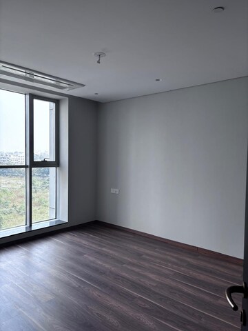 Room in 3.5 BHK Apartment at Panchshil Towers, Kharadi – for Rent
