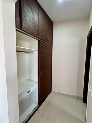 Room in 3 BHK Builder Floor at Palam Vihar Residents Association, Palam Vihar – for Rent