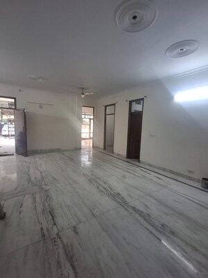 Room in 3 BHK Builder Floor at Sector 37 – for Rent