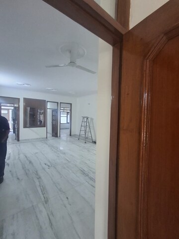 Room in 3 BHK Builder Floor at Sector 37 – for Rent