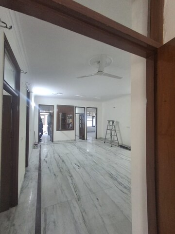 Room in 3 BHK Builder Floor at Sector 37 – for Rent