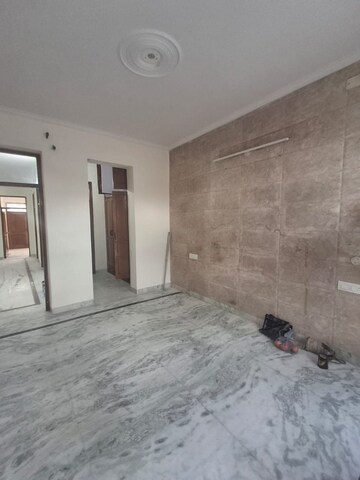 Room in 3 BHK Builder Floor at Sector 37 – for Rent
