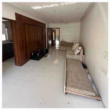 Room in 2 BHK Apartment at Shangrila CHS Versova, Versova – for Sale