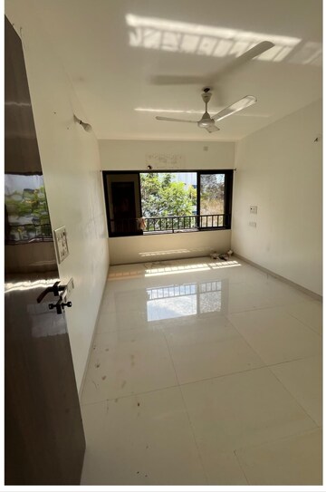 Room in 2 BHK Apartment at Shangrila CHS Versova, Versova – for Sale