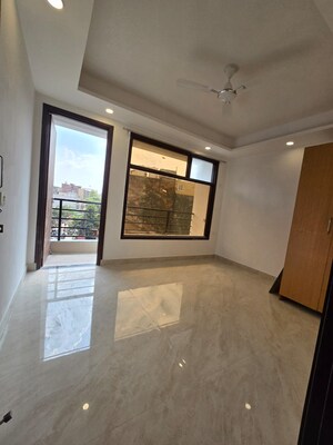 Room in 1 BHK Builder Floor at Saket – for Rent