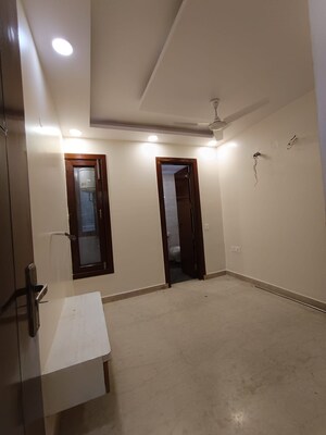 Room in 3 BHK Apartment at Navbharat Apartments, Paschim Vihar – for Rent