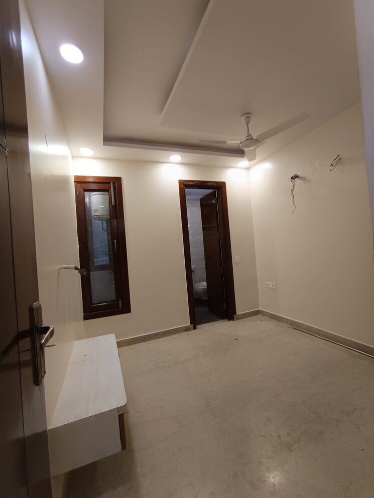 Room, navbharat-apartments 3 Bedroom 1250 Sq.Ft. Apartment In Paschim Vihar Delhi 9294156