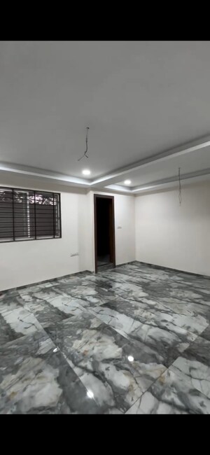 Room in 5 BHK Independent House at Airport Road – for Sale