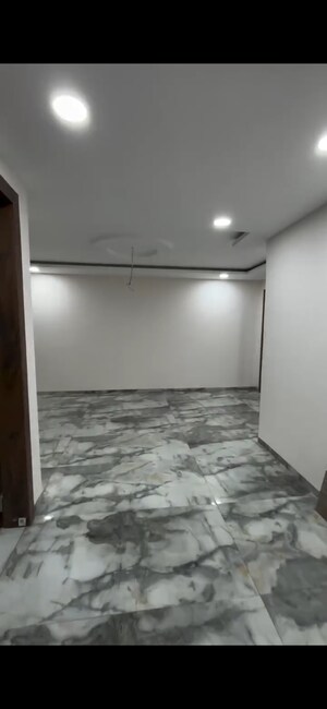 Room in 5 BHK Independent House at Airport Road – for Sale