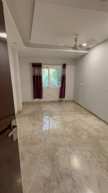 Room in 3 BHK Apartment at Priyadarshni Apartments, Paschim Vihar – for Rent