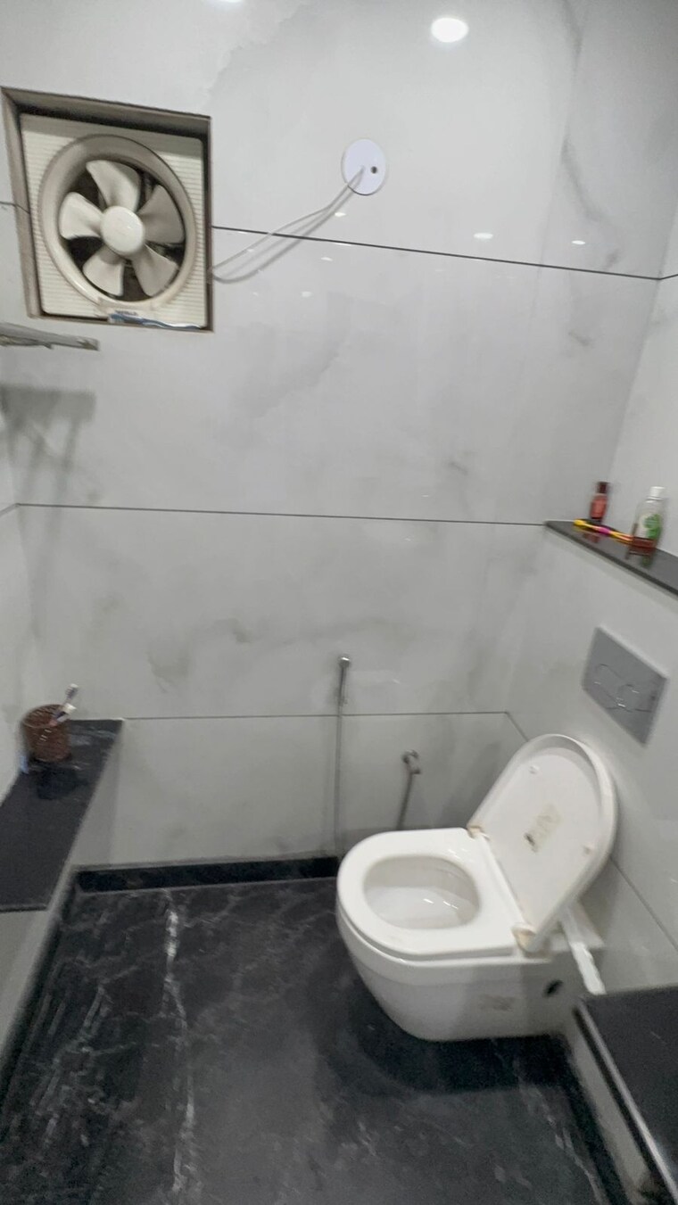 Bathroom, priyadarshni-apartments 3 Bedroom 1200 Sq.Ft. Apartment In Paschim Vihar Delhi 9294202