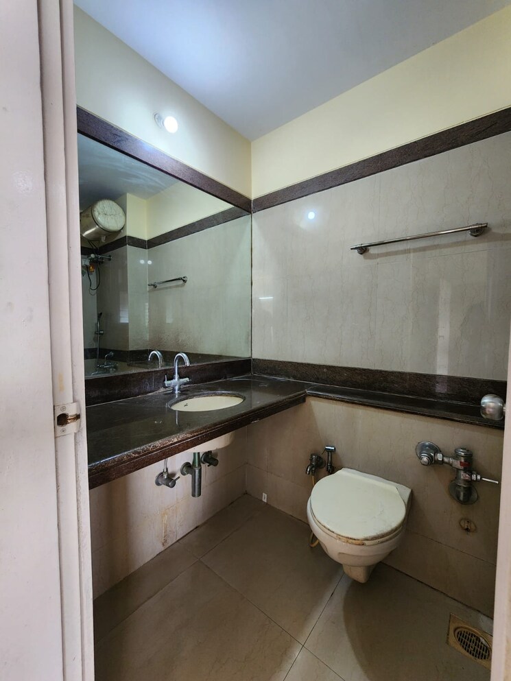 Attached Bathroom, raheja-willows 2 Bedroom 700 Sq.Ft. Apartment In Kandivali East Mumbai 9294238