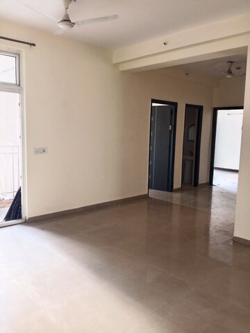 Room in 2 BHK Apartment at Mahagun Mywoods III, Sector 16c Greater Noida – for Rent