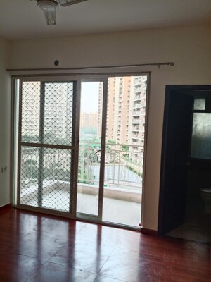 Room in 2 BHK Apartment at Mahagun Mywoods III, Sector 16c Greater Noida – for Rent