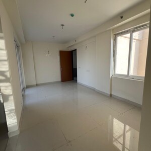Room in 2.5 BHK Apartment at Amrapali Heartbeat City, Sector 107 – for Rent
