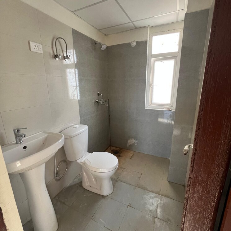 Bathroom, amrapali-heartbeat-city 2.5 Bedroom 1195 Sq.Ft. Apartment In Sector 107 Noida 9294336