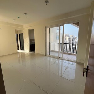 Room in 2.5 BHK Apartment at Amrapali Heartbeat City, Sector 107 – for Rent