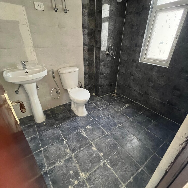 Bathroom, amrapali-heartbeat-city 2.5 Bedroom 1195 Sq.Ft. Apartment In Sector 107 Noida 9294336