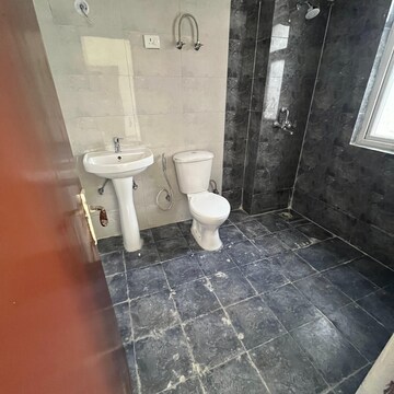 Bathroom in 2.5 BHK Apartment at Amrapali Heartbeat City, Sector 107 – for Rent
