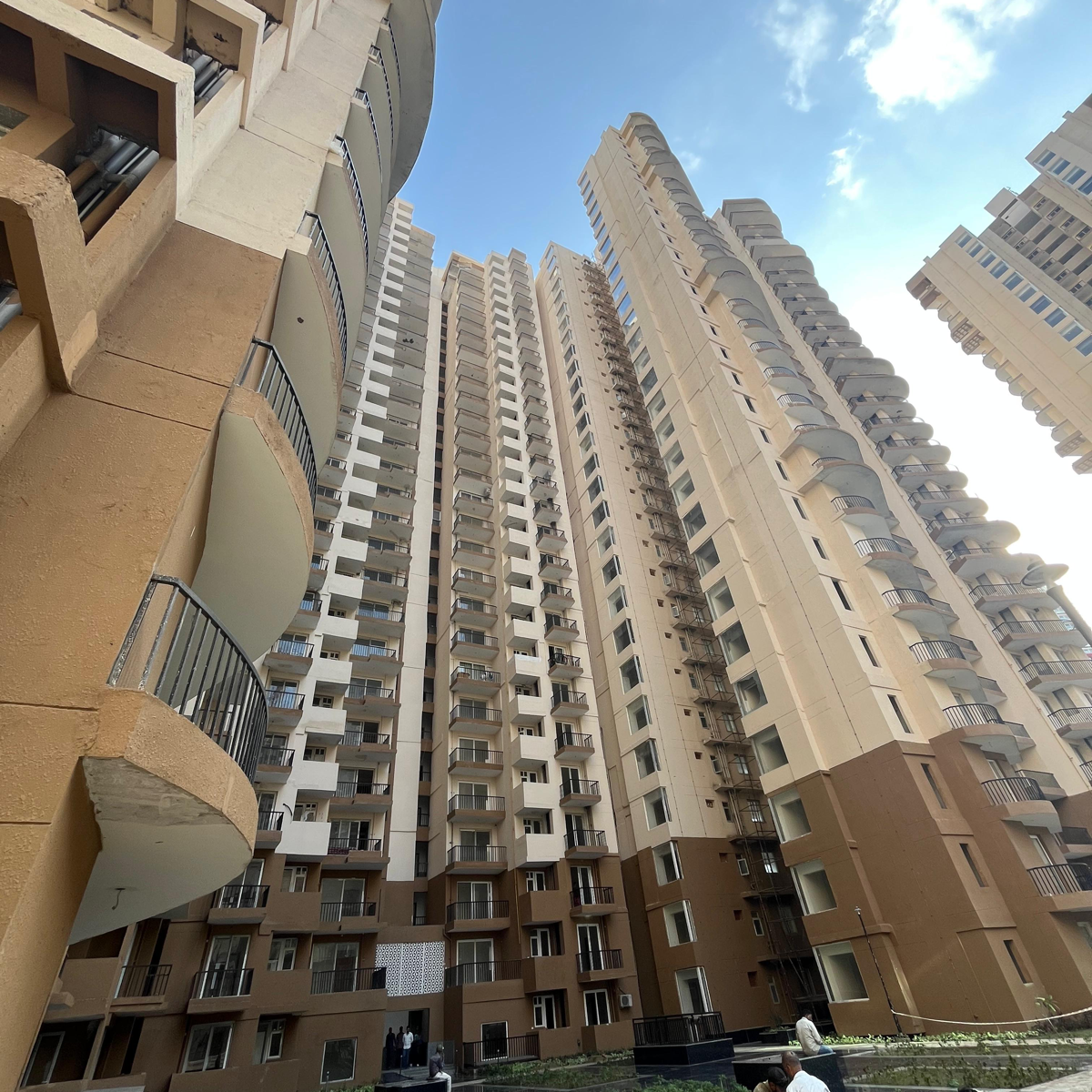 2.5 BHK + Study Room 1195 Sq.Ft. Apartment in Amrapali Heartbeat City