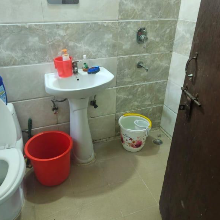 Bathroom, amrapali-princely-estate 2.5 Bedroom 1150 Sq.Ft. Apartment In Sector 76 Noida 9294346