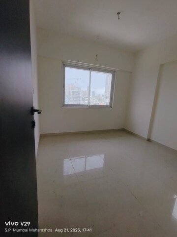 Room in 4 BHK Apartment at Sanghi Residency, Prabhadevi – for Rent