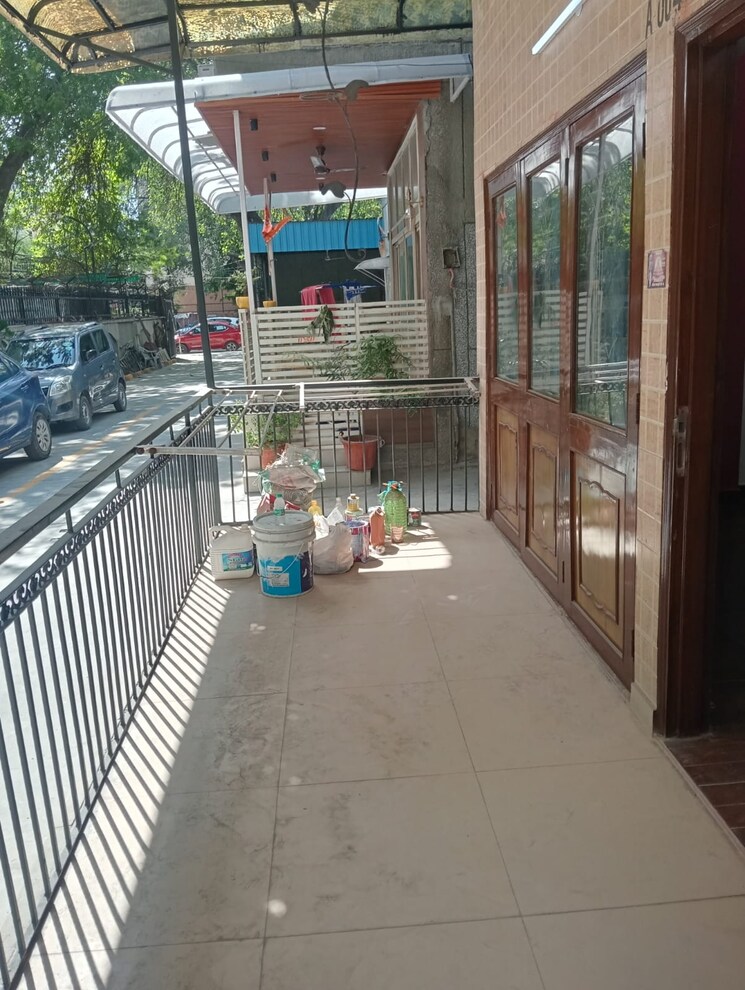 Balcony, patparganj 3 Bedroom 1550 Sq.Ft. Apartment In Patparganj Delhi 9294450