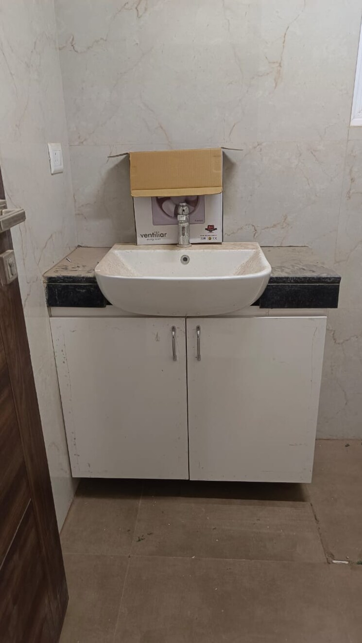 Bathroom, smart-world-gems 3 Bedroom 1423 Sq.Ft. Apartment In Sector 89 Gurgaon 9294425