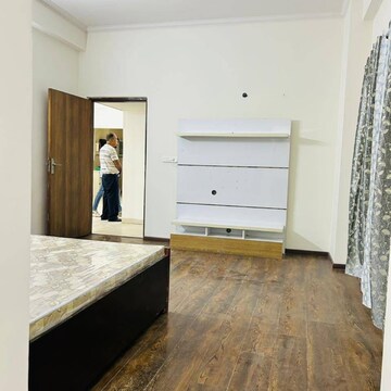 Room in 3 BHK Apartment at Supertech Cape Town, Sector 74 – for Rent