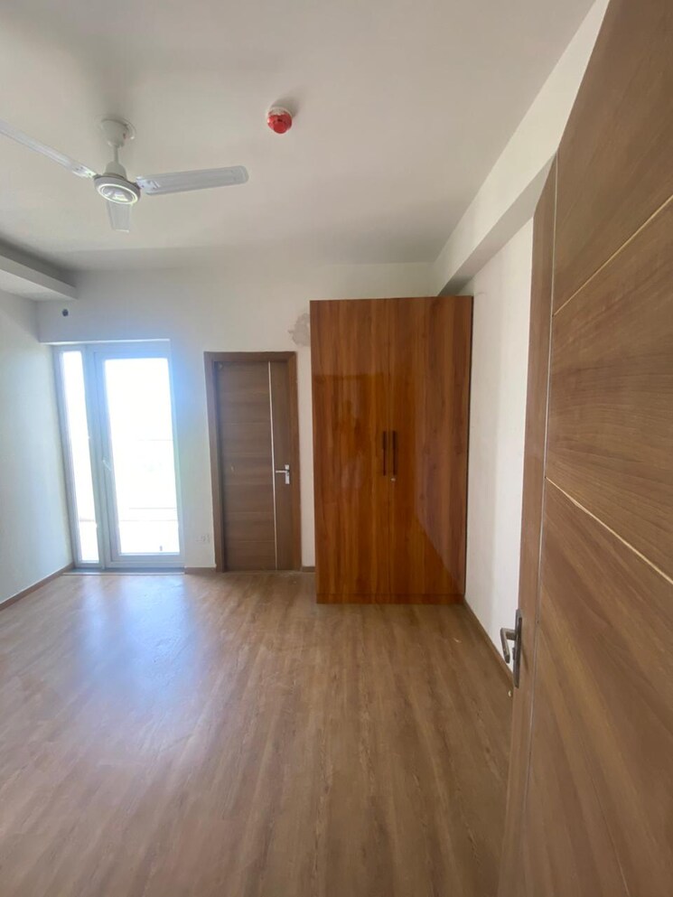Room, tulip-yellow 3 Bedroom 1704 Sq.Ft. Apartment In Sector 69 Gurgaon 9294501