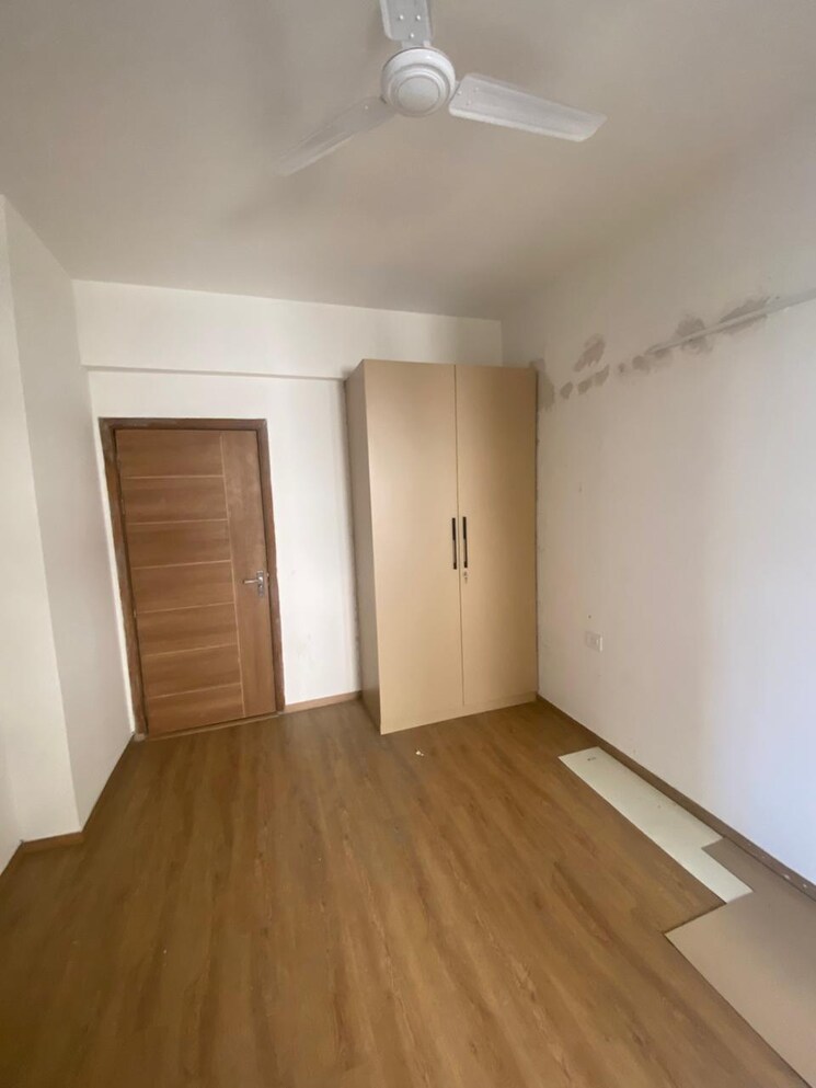 Room, tulip-yellow 3 Bedroom 1704 Sq.Ft. Apartment In Sector 69 Gurgaon 9294516