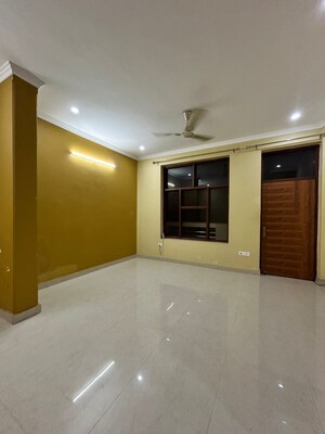 Room in 2 BHK Builder Floor at White Pearl Residency, Sector 5 – for Rent