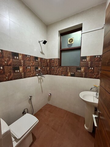 Attached Bathroom in 2 BHK Builder Floor at White Pearl Residency, Sector 5 – for Rent