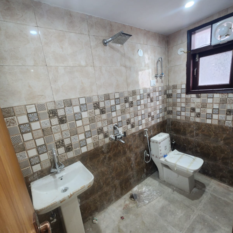 Bathroom, chattarpur 2 Bedroom 85 Sq.Yd. Builder Floor In Chattarpur Delhi 9294590