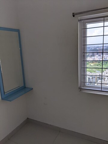 Room in 3 BHK Apartment at Honer Aquantis, Gopanpally – for Rent